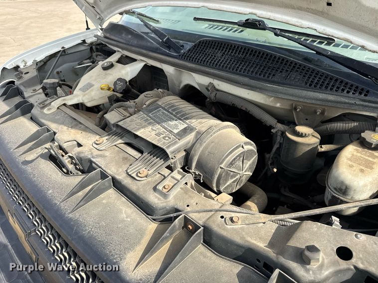 image for item EF2069 2007 Chevrolet Express box truck