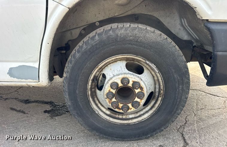 image for item EF2069 2007 Chevrolet Express box truck