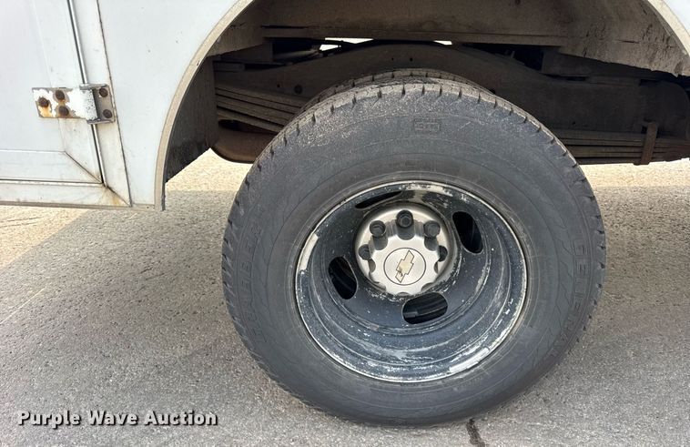 image for item EF2069 2007 Chevrolet Express box truck