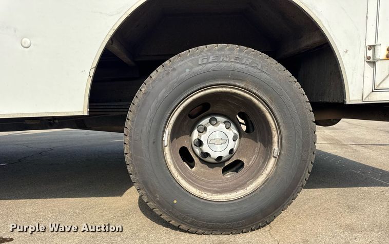 image for item EF2069 2007 Chevrolet Express box truck