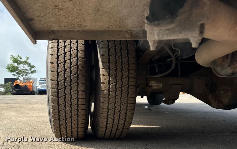 image for item EF2069 2007 Chevrolet Express box truck