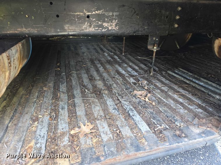 image for item EF3505 2001 Thomas Built 140H school bus