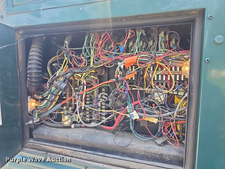 image for item EF3505 2001 Thomas Built 140H school bus