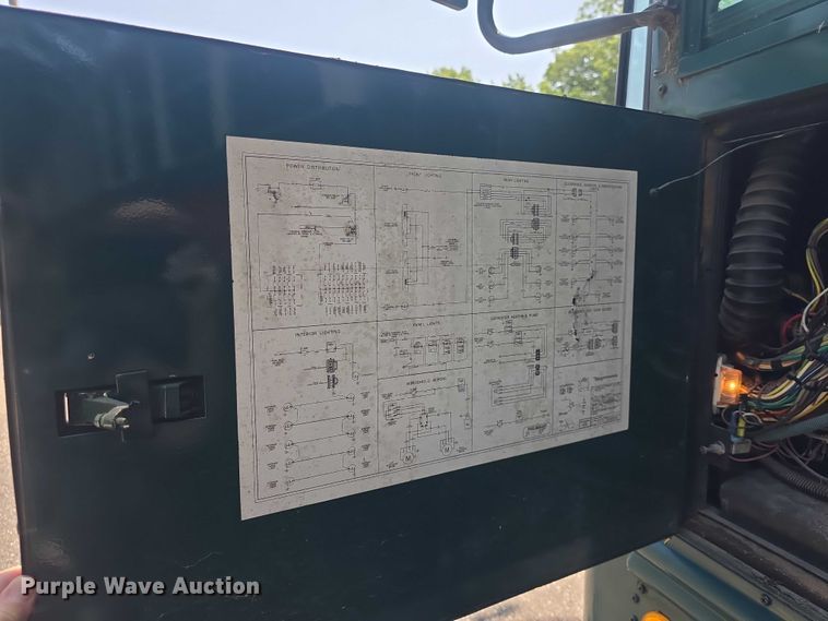 image for item EF3505 2001 Thomas Built 140H school bus
