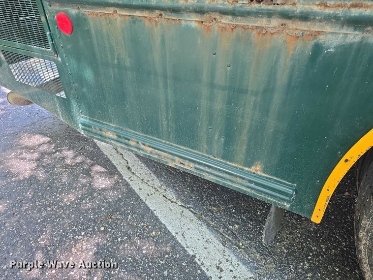 image for item EF3505 2001 Thomas Built 140H school bus