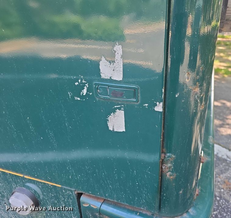 image for item EF3505 2001 Thomas Built 140H school bus