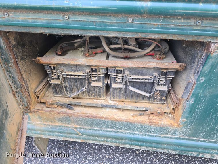 image for item EF3505 2001 Thomas Built 140H school bus