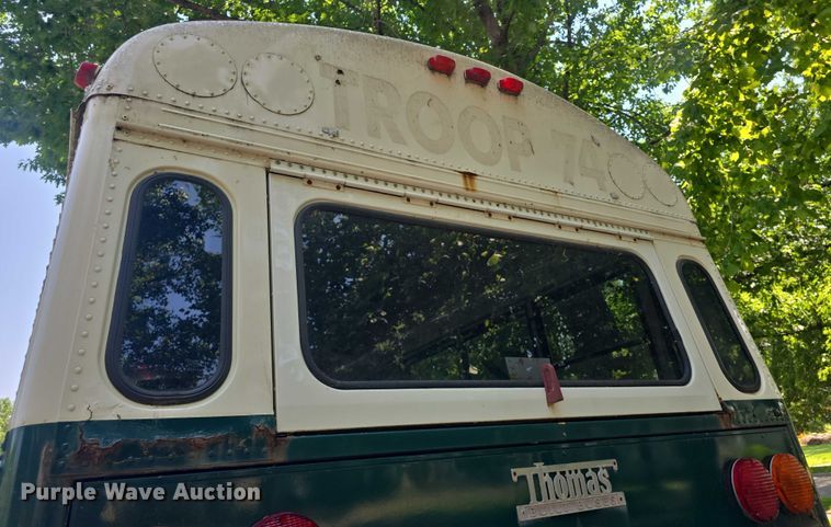 image for item EF3505 2001 Thomas Built 140H school bus