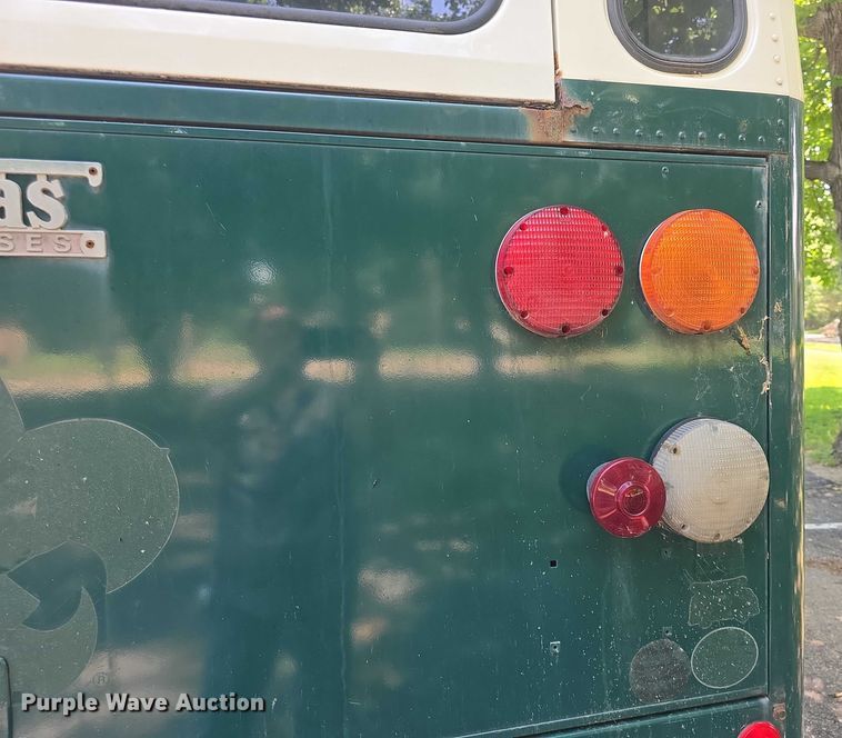 image for item EF3505 2001 Thomas Built 140H school bus