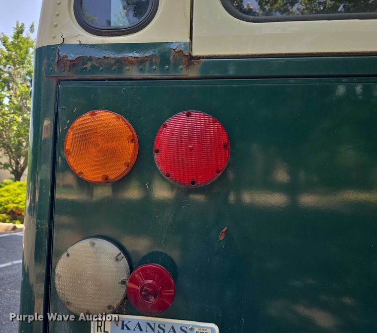 image for item EF3505 2001 Thomas Built 140H school bus