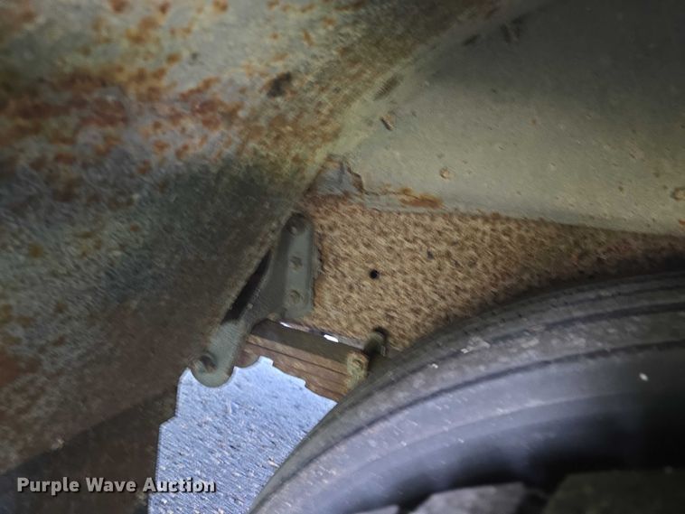 image for item EF3505 2001 Thomas Built 140H school bus