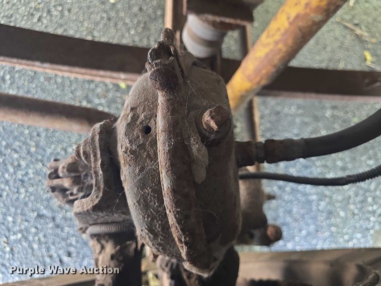 image for item EF3505 2001 Thomas Built 140H school bus