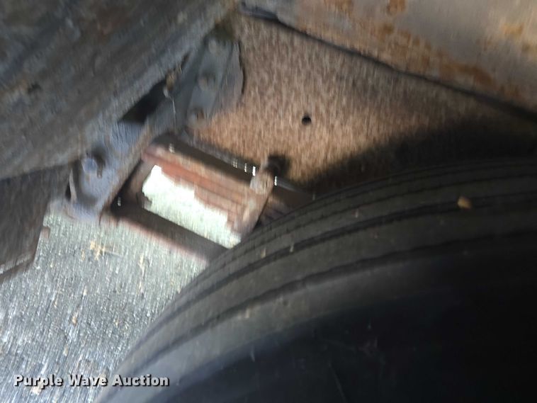 image for item EF3505 2001 Thomas Built 140H school bus