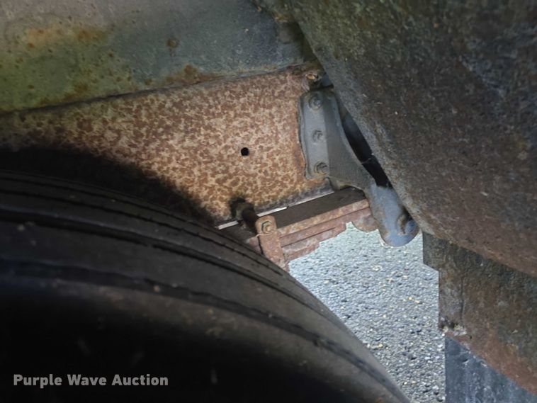 image for item EF3505 2001 Thomas Built 140H school bus