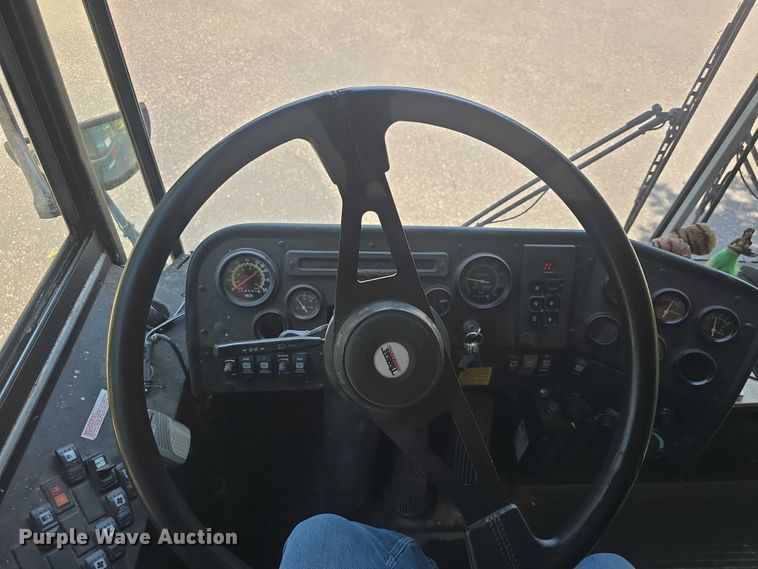 image for item EF3505 2001 Thomas Built 140H school bus