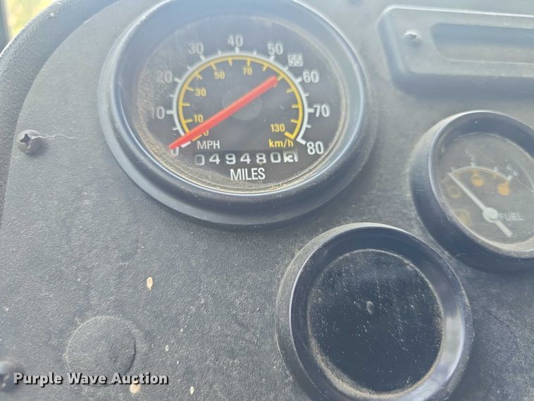 image for item EF3505 2001 Thomas Built 140H school bus