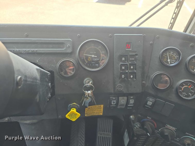 image for item EF3505 2001 Thomas Built 140H school bus