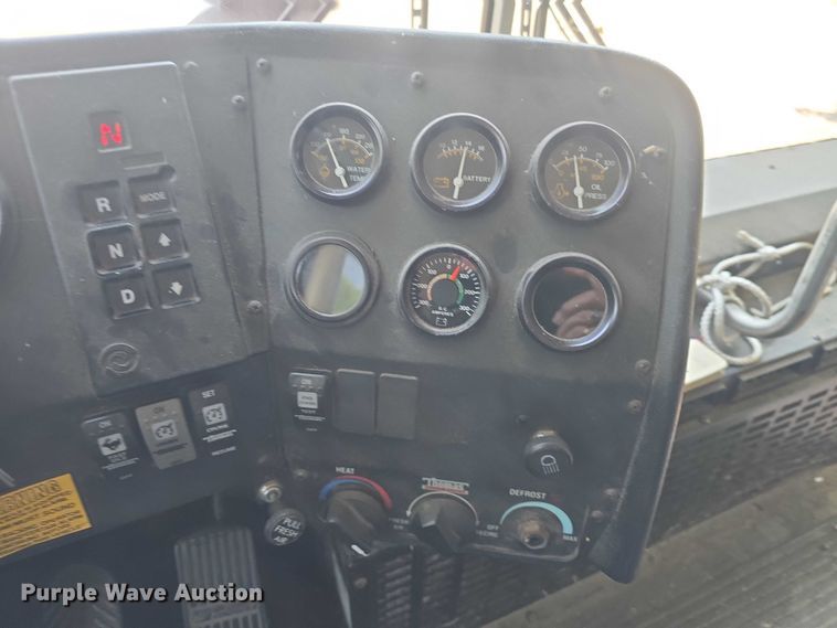 image for item EF3505 2001 Thomas Built 140H school bus