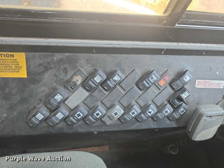 image for item EF3505 2001 Thomas Built 140H school bus