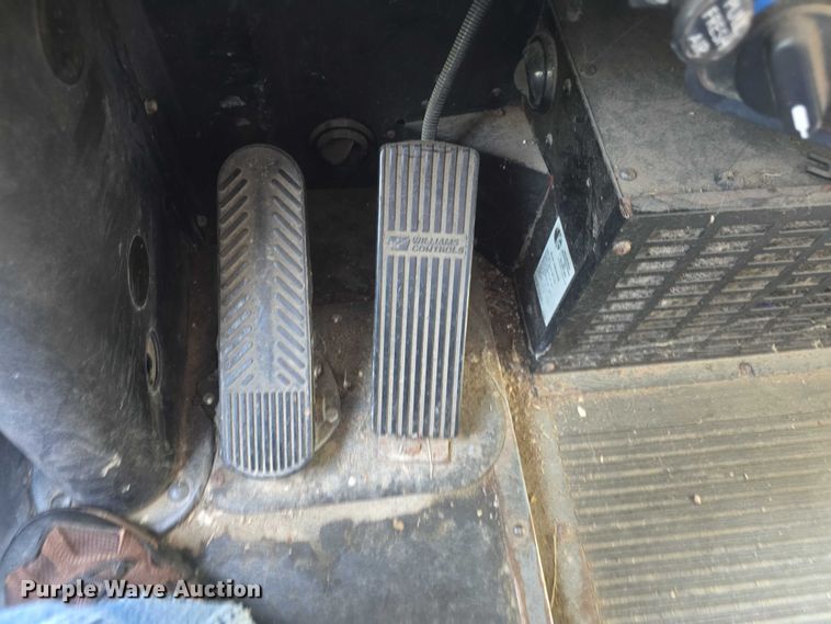 image for item EF3505 2001 Thomas Built 140H school bus