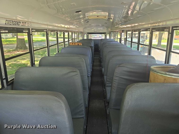 image for item EF3505 2001 Thomas Built 140H school bus