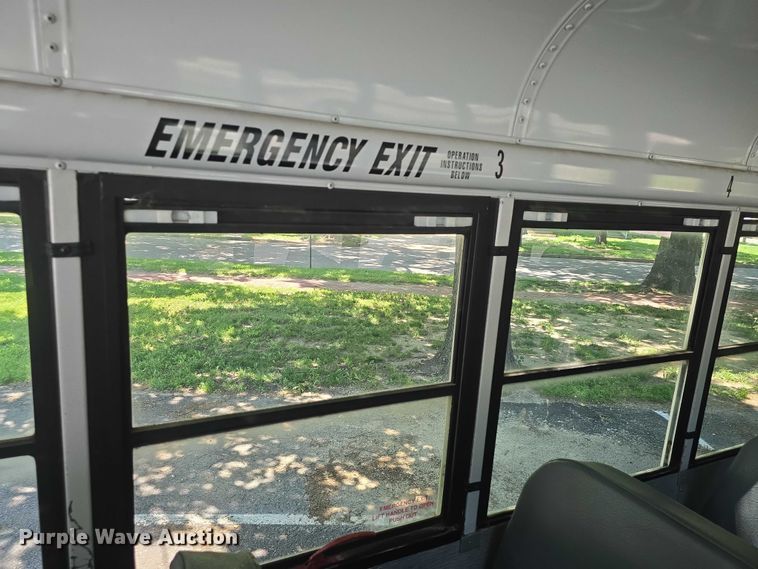 image for item EF3505 2001 Thomas Built 140H school bus