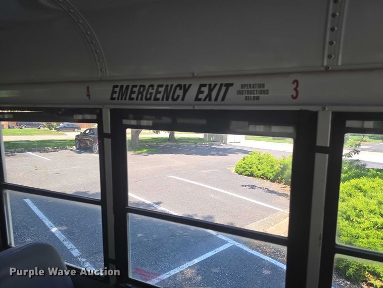 image for item EF3505 2001 Thomas Built 140H school bus