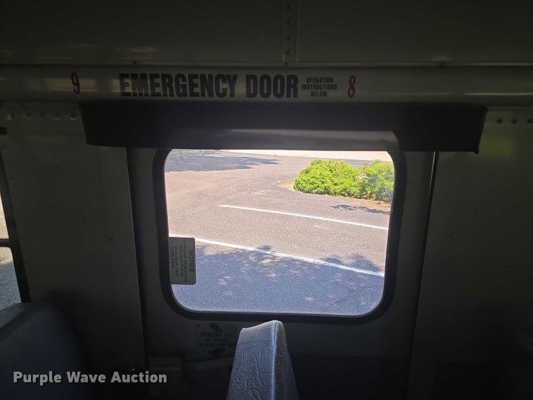 image for item EF3505 2001 Thomas Built 140H school bus