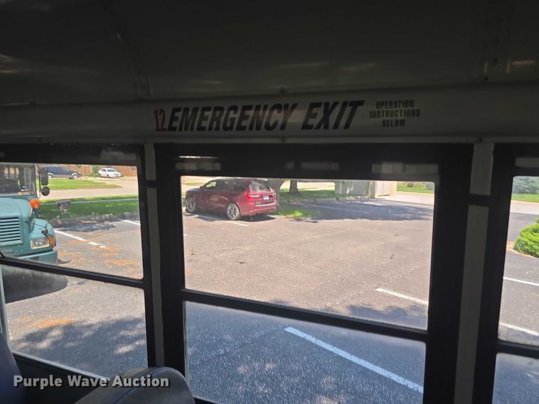 image for item EF3505 2001 Thomas Built 140H school bus