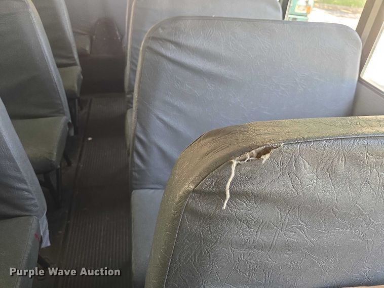 image for item EF3505 2001 Thomas Built 140H school bus