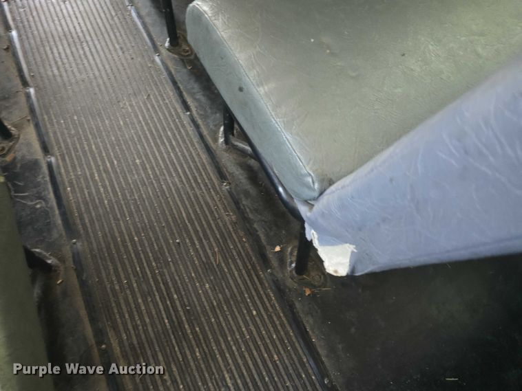 image for item EF3505 2001 Thomas Built 140H school bus