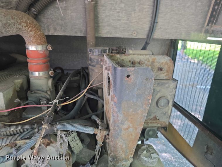 image for item EF3505 2001 Thomas Built 140H school bus