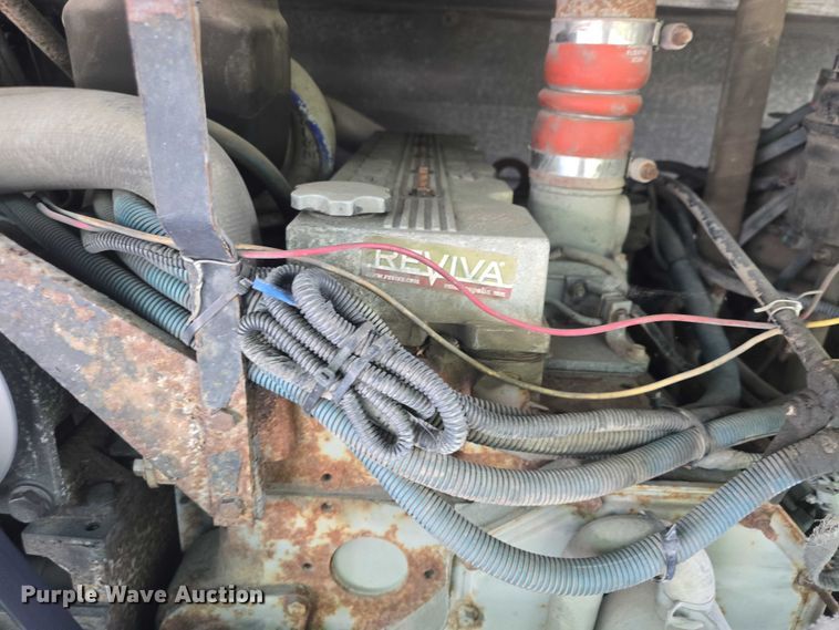 image for item EF3505 2001 Thomas Built 140H school bus