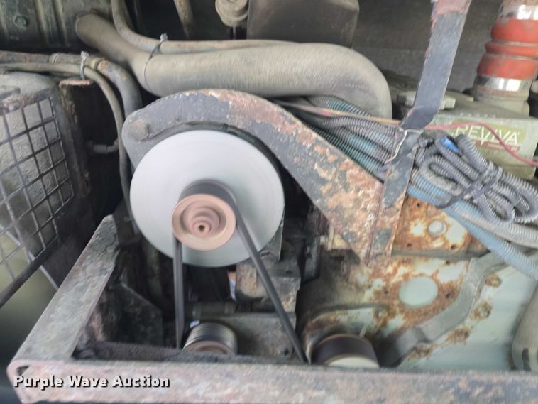 image for item EF3505 2001 Thomas Built 140H school bus