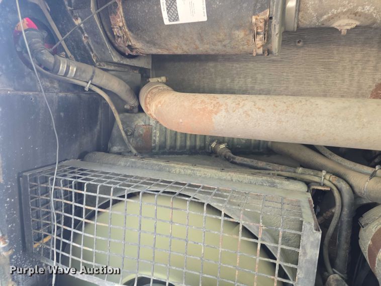 image for item EF3505 2001 Thomas Built 140H school bus