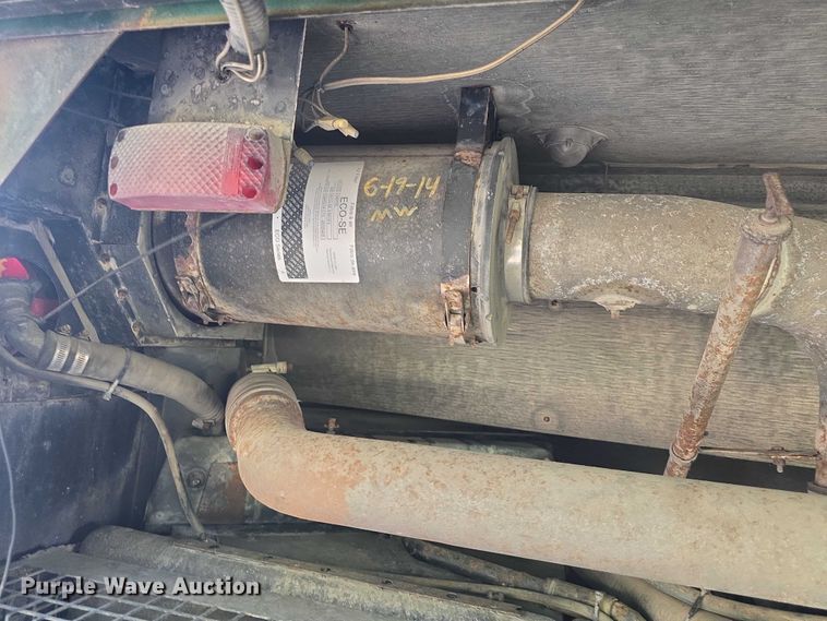 image for item EF3505 2001 Thomas Built 140H school bus