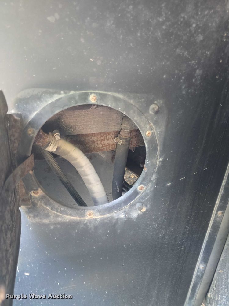 image for item EF3505 2001 Thomas Built 140H school bus