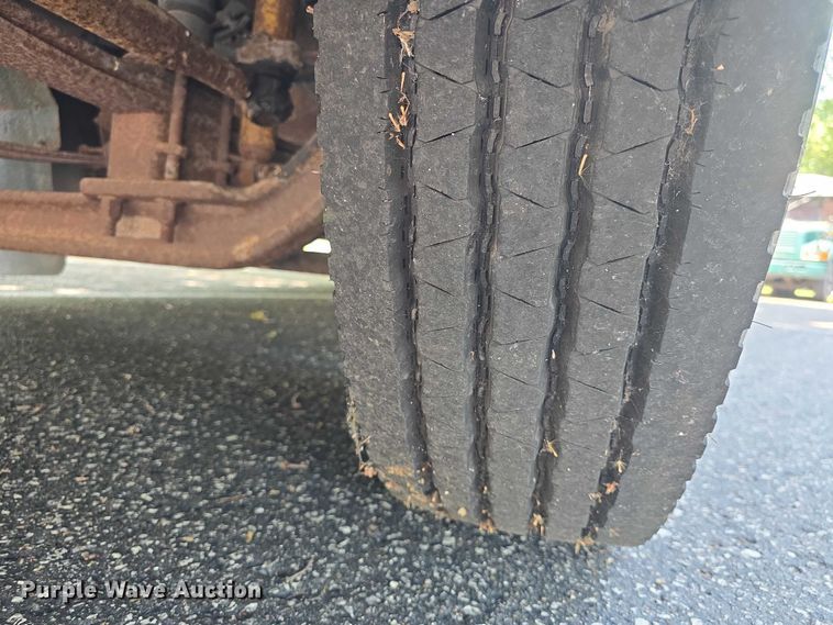 image for item EF3505 2001 Thomas Built 140H school bus