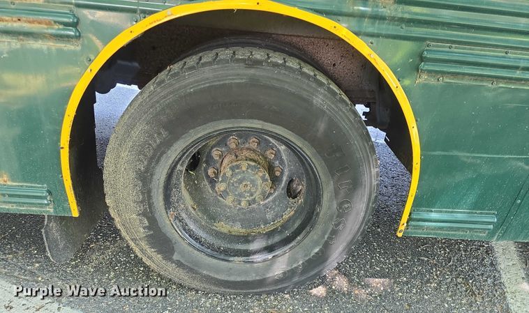 image for item EF3505 2001 Thomas Built 140H school bus