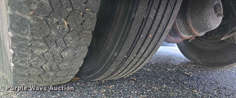 image for item EF3505 2001 Thomas Built 140H school bus