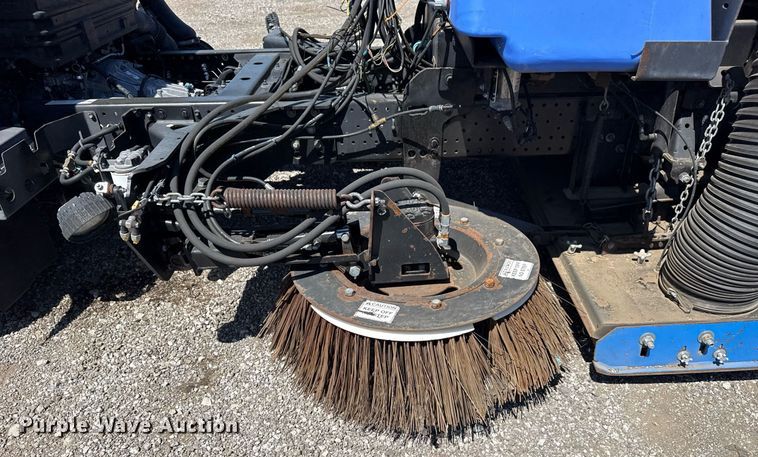 image for item EG5757 2010 Isuzu NPR HD street sweeper truck