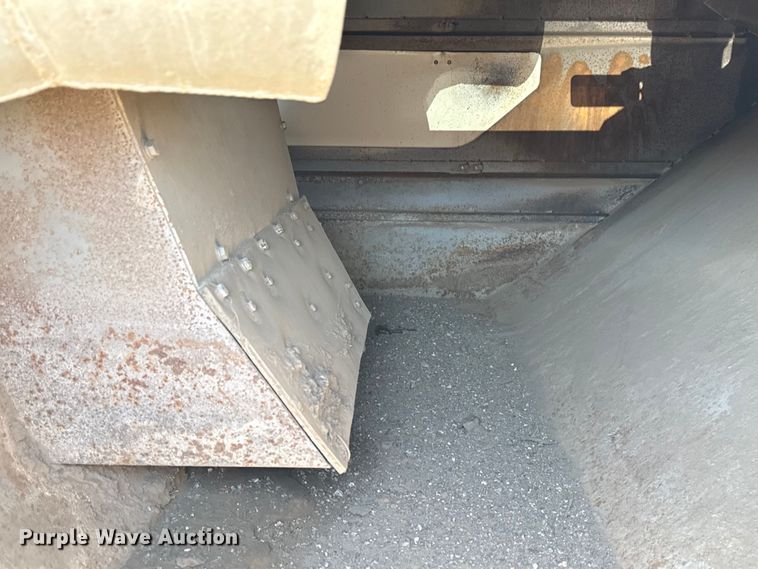 image for item EG5757 2010 Isuzu NPR HD street sweeper truck