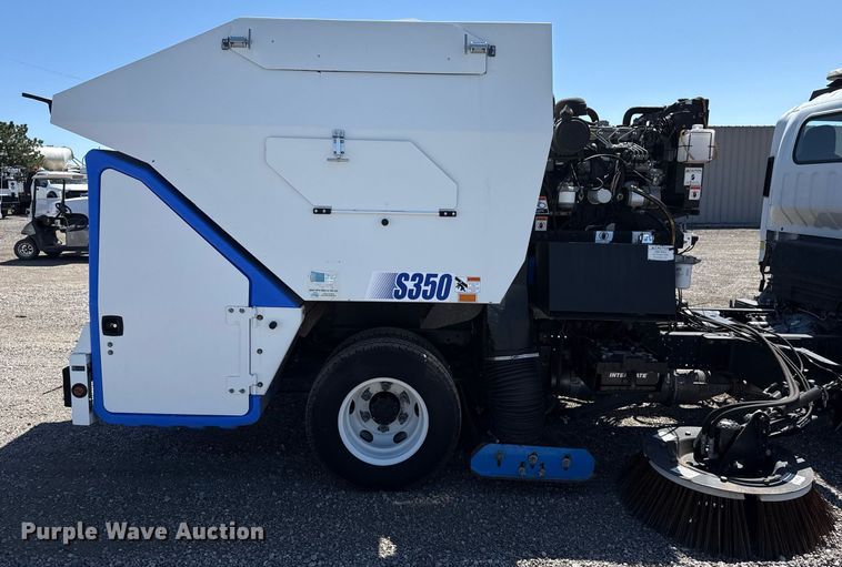 image for item EG5757 2010 Isuzu NPR HD street sweeper truck