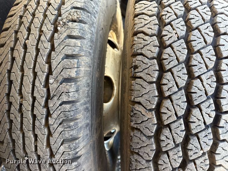 image for item EG5757 2010 Isuzu NPR HD street sweeper truck