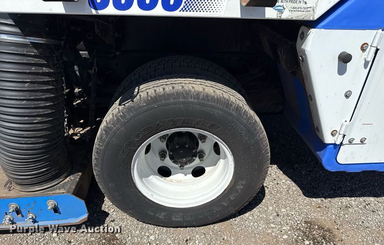 image for item EG5757 2010 Isuzu NPR HD street sweeper truck