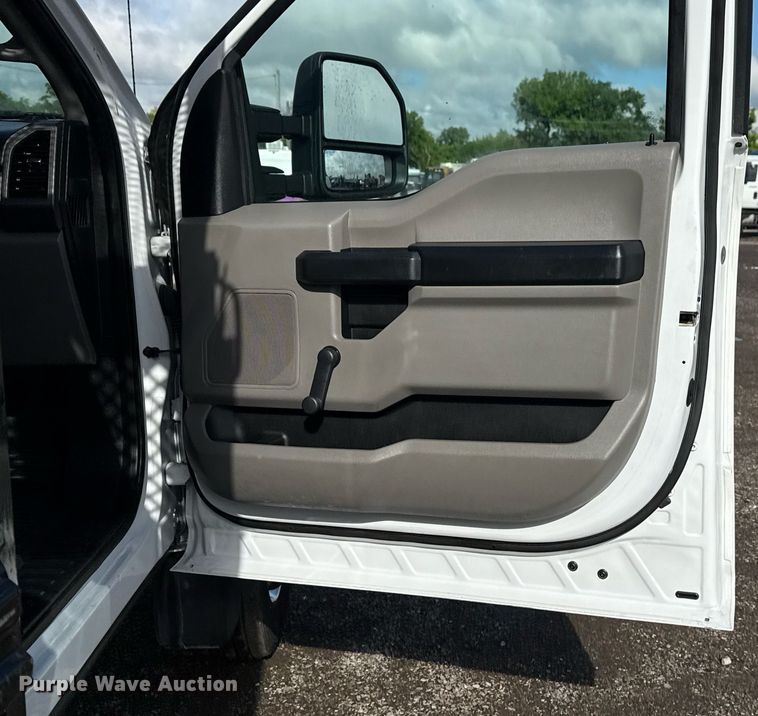 image for item EG5823 2018 Ford F550 flatbed truck