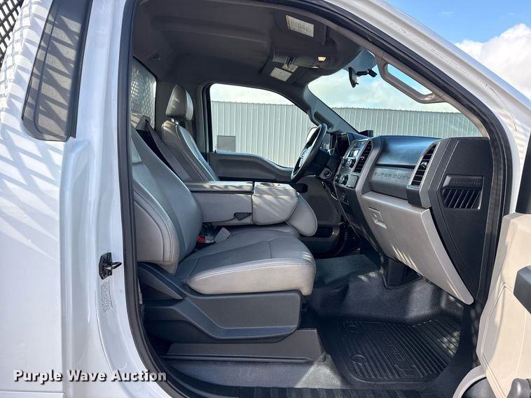 image for item EG5823 2018 Ford F550 flatbed truck