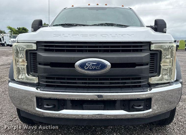 image for item EG5853 2018 Ford F550 Crew Cab flatbed truck