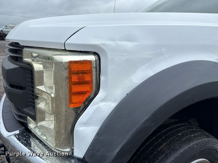 image for item EG5853 2018 Ford F550 Crew Cab flatbed truck