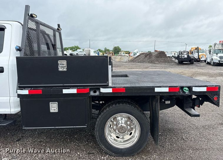 image for item EG5853 2018 Ford F550 Crew Cab flatbed truck